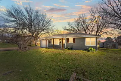 832 N Main Street, Springtown, TX 76082 - Photo 1