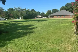 116 Hinton St, Tioga, TX 76271 - Photo 1