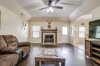 115 Pleasant Oaks Lane, Springtown, TX 76082 - Photo 13