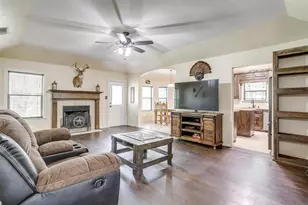 115 Pleasant Oaks Ln, Springtown, TX 76082 - Photo 9