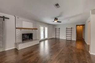 625 Blue Lake Dr, Fort Worth, TX 76103 - Photo 9