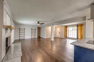 625 Blue Lake Dr, Fort Worth, TX 76103 - Photo 7