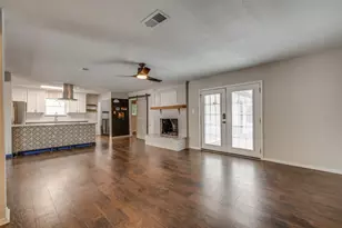 625 Blue Lake Dr, Fort Worth, TX 76103 - Photo 5