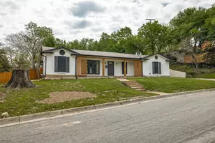 625 Blue Lake Dr, Fort Worth, TX 76103 - Photo 3