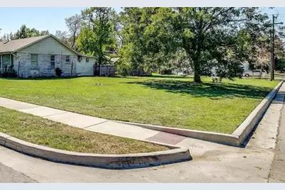 2900 Ryan Avenue, Fort Worth, TX 76110 - Photo 3