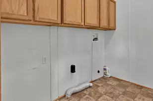 380 Oakgrove Cir, Elm Mott, TX 76640 - Photo 15