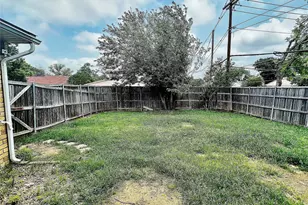 1802 Natchez Ct, Grand Prairie, TX 75052 - Photo 15