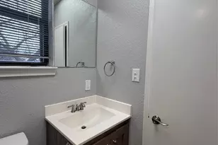 919 S Carroll Blvd, Denton, TX 76201 - Photo 13