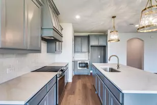 500 Lakeway Ln, Justin, TX 76247 - Photo 5