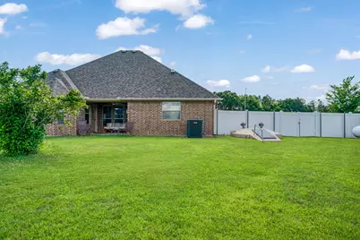 1810 Meadowview Drive, Reno, TX 75462 - Photo 15