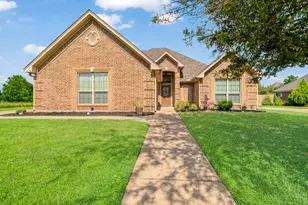 1810 Meadowview Dr, Reno, TX 75462 - Photo 1