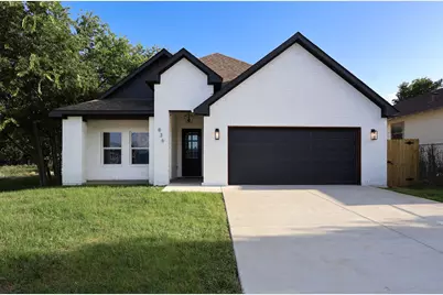 836 E Arlington Avenue, Fort Worth, TX 76104 - Photo 1