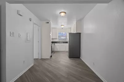 320 E 4th Street #204, Arlington, TX 76010 - Photo 5