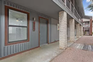 1326 S 12th St, Waco, TX 76706 - Photo 3