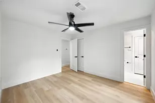 2301 Wood Cliff Ct, Arlington, TX 76012 - Photo 31