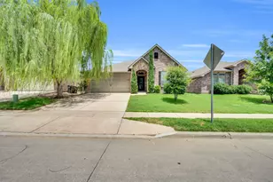 2804 Stonewall Ln, Fort Worth, TX 76123 - Photo 3