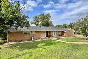 1011 E Connell St, Breckenridge, TX 76424 - Photo 1