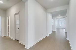 102 Hudson Ln, Justin, TX 76247 - Photo 5