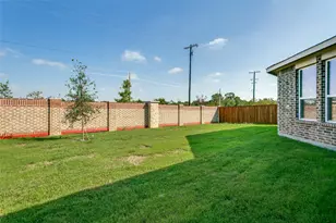 102 Hudson Ln, Justin, TX 76247 - Photo 31