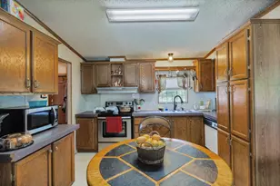 308 S Mill St, Bowie, TX 76230 - Photo 3