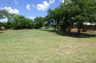 309 E 10th St, Cisco, TX 76437 - Photo 5