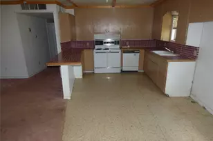 309 E 10th St, Cisco, TX 76437 - Photo 15