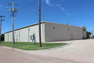 302 N Birch Avenue, Munday, TX 76371 - Photo 5