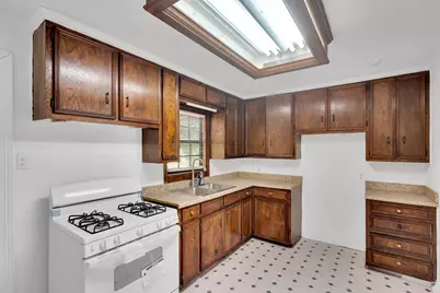 820 NE 31st Street, Grand Prairie, TX 75050 - Photo 5