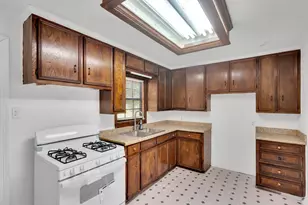 820 NE 31st St, Grand Prairie, TX 75050 - Photo 5