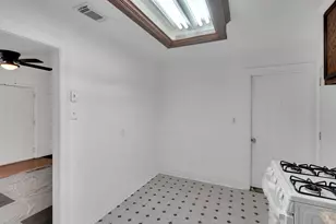 820 NE 31st St, Grand Prairie, TX 75050 - Photo 7