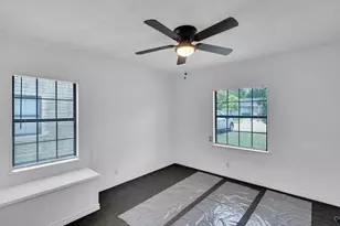 820 NE 31st St, Grand Prairie, TX 75050 - Photo 15