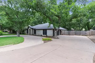 8921 N Longwood Dr, Granbury, TX 76049 - Photo 5