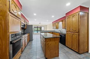 8216 Teakwood Dr, Woodway, TX 76712 - Photo 9