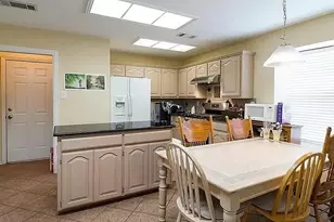 4041 Eisenhower St, Carrollton, TX 75007 - Photo 11