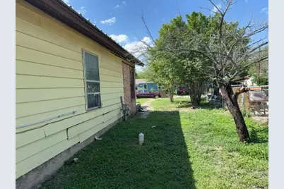 922 Shemya Avenue, San Antonio, TX 78221 - Photo 5