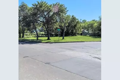 2605 Clinton Avenue, Fort Worth, TX 76164 - Photo 1