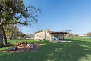 207 W Walnut St, Nocona, TX 76255 - Photo 15