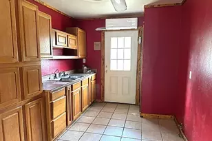 1215 W Dyer St, Breckenridge, TX 76424 - Photo 3