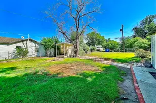 903 N 4th St, Ballinger, TX 76821 - Photo 7