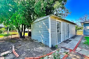 903 N 4th St, Ballinger, TX 76821 - Photo 5