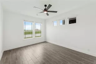 913 Cannes Dr, Red Oak, TX 75154 - Photo 5