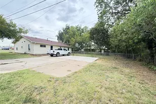 122 S 10th St, Sanger, TX 76266 - Photo 11