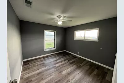 122 S 10th Street, Sanger, TX 76266 - Photo 5