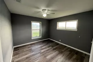 122 S 10th St, Sanger, TX 76266 - Photo 5