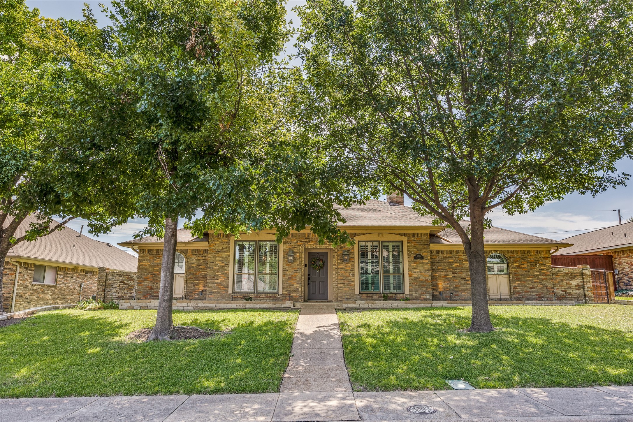 9206 Dove Meadow Dr, Dallas, TX 75243 - MLS 20988571 - Coldwell Banker