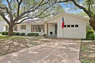 1211 Greenbriar Ln, Cleburne, TX 76033 - Photo 3