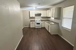 701 Hulme St, Bowie, TX 76230 - Photo 3