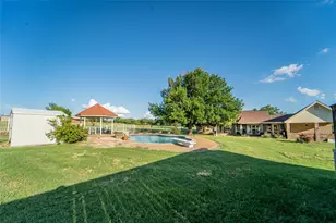 8 Northglen Rd, Breckenridge, TX 76424 - Photo 25