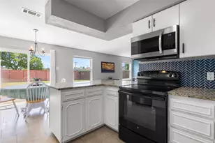 7504 Oak Ridge Dr, North Richland Hills, TX 76182 - Photo 5