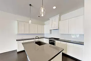 324 Templeton Dr, Fort Worth, TX 76107 - Photo 7